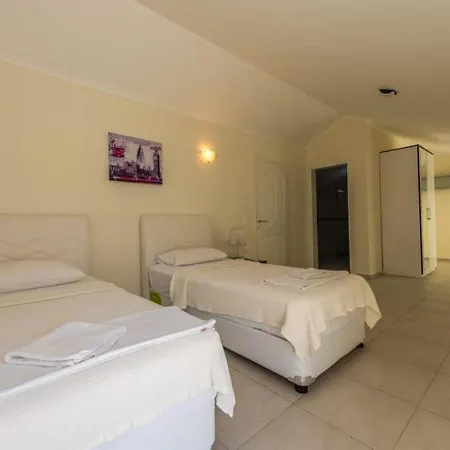 Oludeniz'de Havuzlu Merkezi Konumda Villa