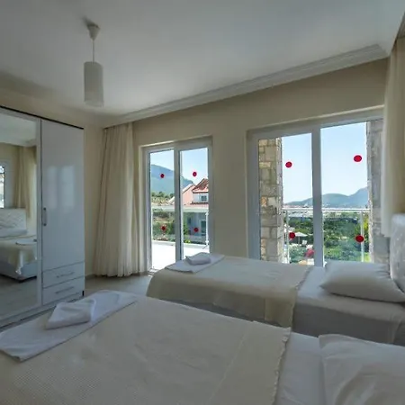 Oludeniz'de Havuzlu Merkezi Konumda *