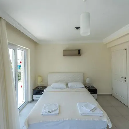 Villa Oludeniz'de Havuzlu Merkezi Konumda