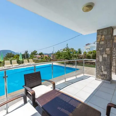 Villa Oludeniz'de Havuzlu Merkezi Konumda Fethiye