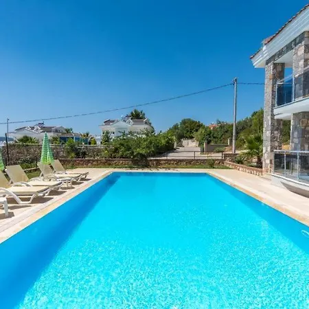Oludeniz'de Havuzlu Merkezi Konumda *